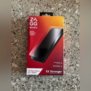 Zagg Glass Elite Screen Protector 6.7”